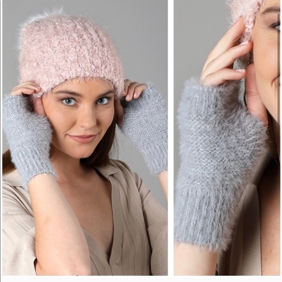 NWT! Clearance 🔥 Gray Ultra Soft fuzzy Fingerless Gloves comfortable - Picture 2 of 3
